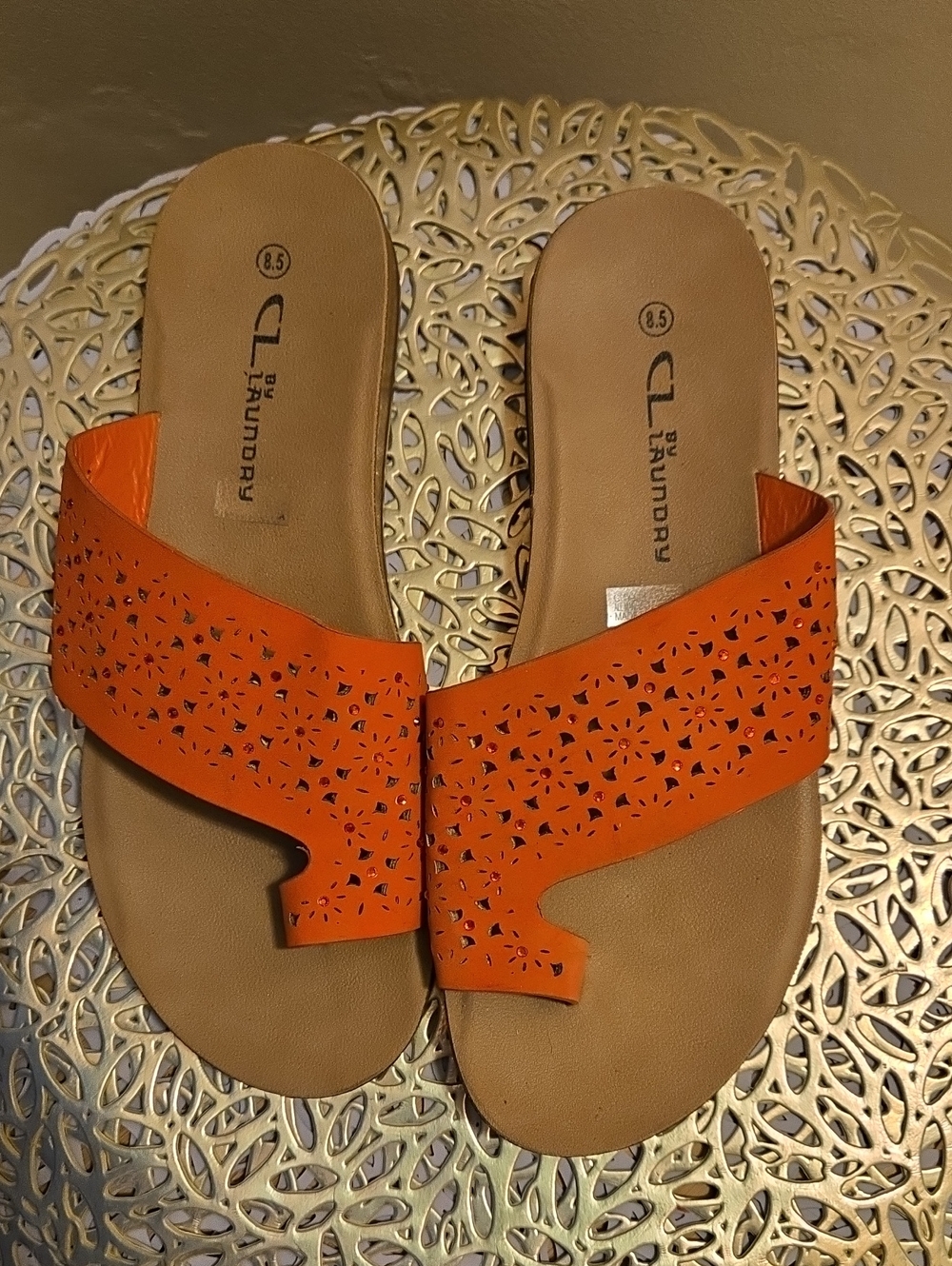 CL By Laundry orange and tan slide sandals Sz 8.5 ⭐️